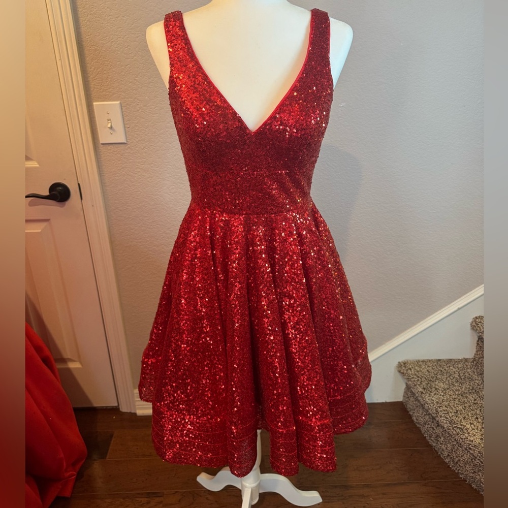 Red sequined cocktail dress - Camille La Vie size 6
